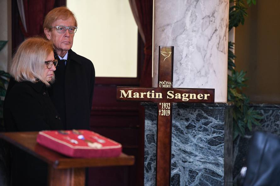 Supruga Dudeka neutješna na sprovodu: 'Ostao si naš pajdaš'