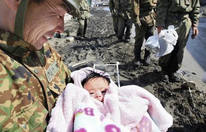 Bebu su predali vojnicima jer su se uplašili novog tsunamija