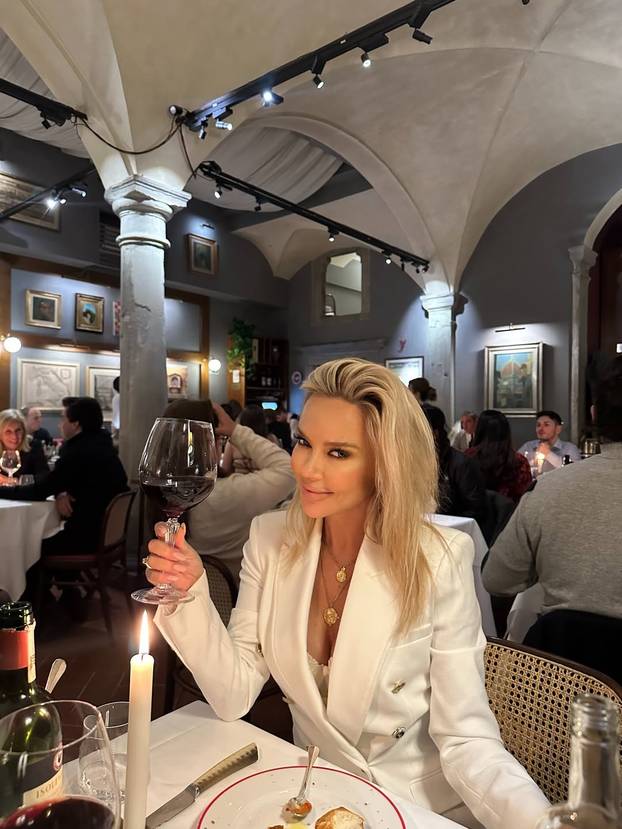 FOTO Uopće im nije loše! Vino, večere i muzeji: Evo kako se Maja i Šime provode na putu...