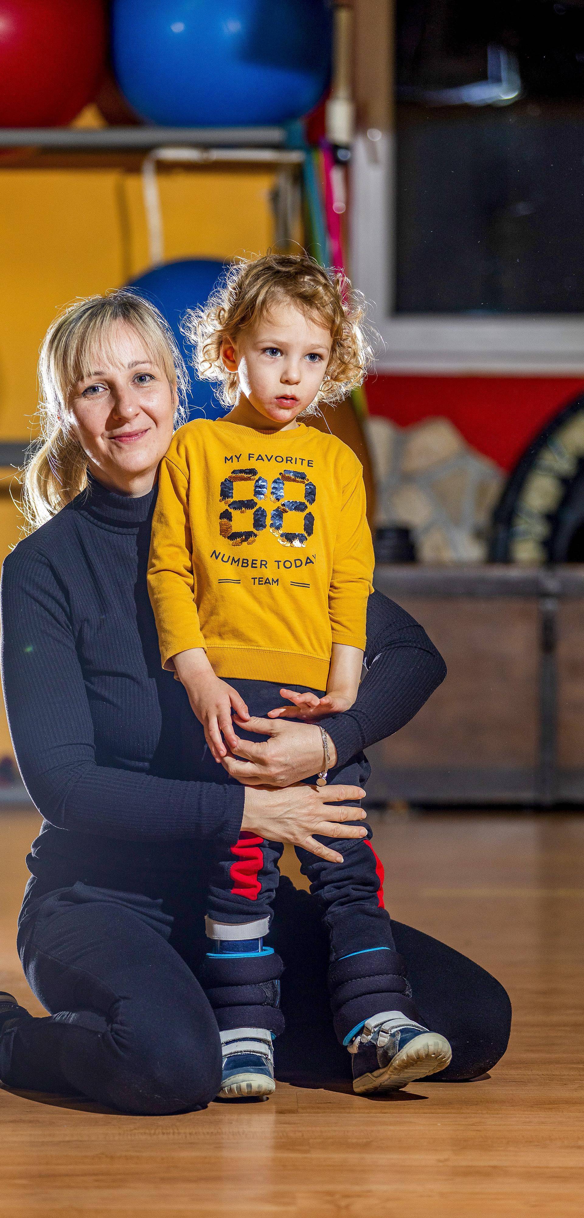 Stjepan (4) se od rođenja bori s bolestima, a sad je napravio prve korake: 'Mama, ja hodam'