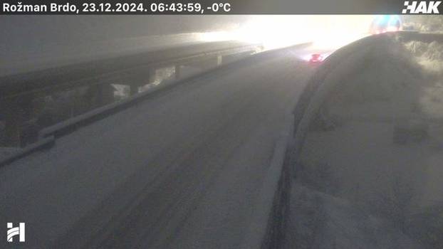 FOTO Snijeg zameo Hrvatsku! Pogledajte kako izgledaju ceste. Zbog mećave su zatvorili dio A1