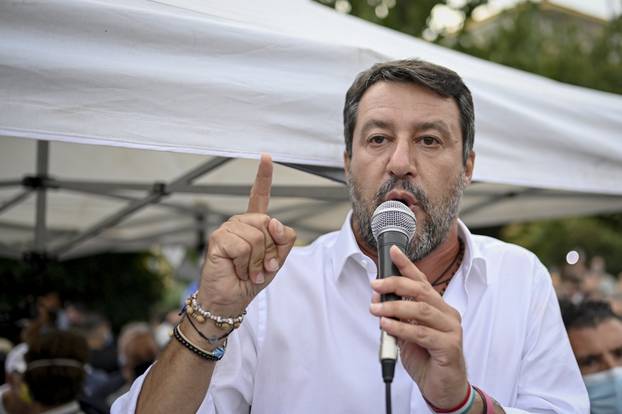 Venaria. Matteo Salvini meets people in the square