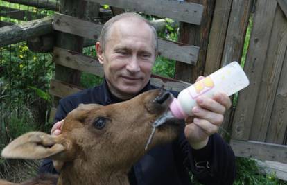Dječak Vladimiru Putinu u parku sasuo kritike u lice