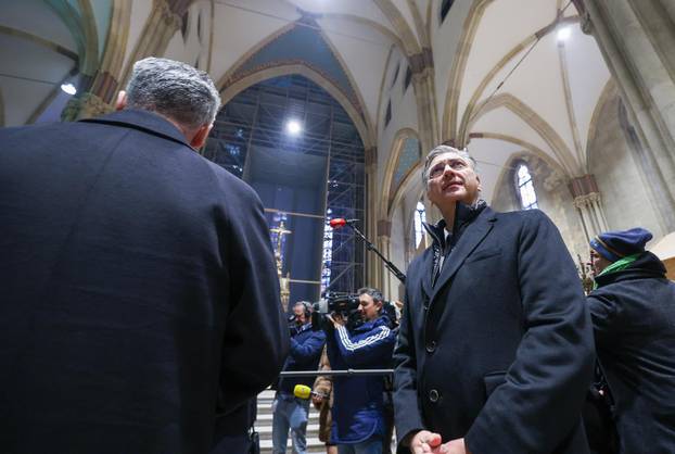 Zagreb: Andrej Plenković i mons. Dražen Kutleša obišli i razgledali obnovljenu unutrašnjost katedrale