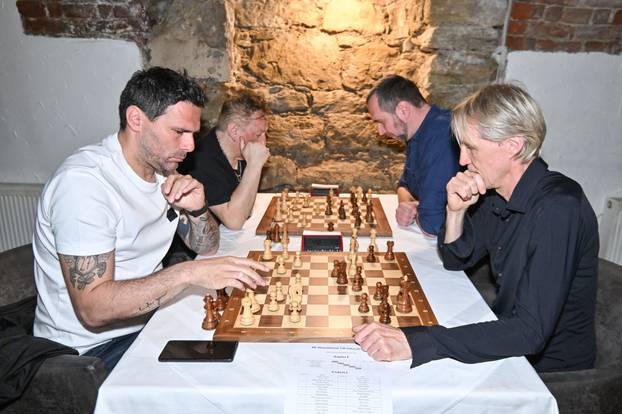 Zagreb: Brojni poznati na humanitarnom šahovskom turnir u konobi Mašklin i Lata
