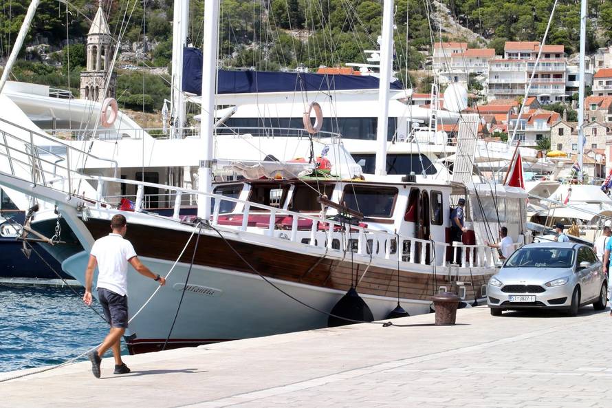 Hvar: Dječak se još oporavlja od trovanja plinom na jedrenjaku