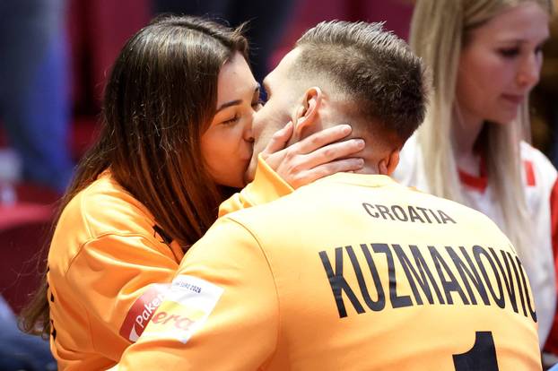 Malmo: Hrvatski rukometaši ipak najviše vole proslavu ulaska u polufinale uz poljupce svojih partnerica i zagrljaje obitelji