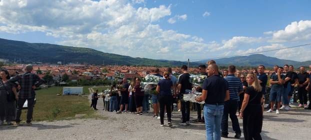FOTO TUGA U KOTOR VAROŠU Pokopali Draganu (34) koja je poginula u buktinji kod Omiša