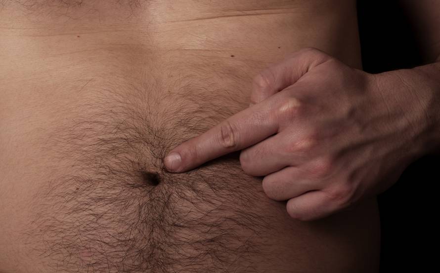 Ovo je medicinski razlog zbog kojeg je diranje pupka čudno