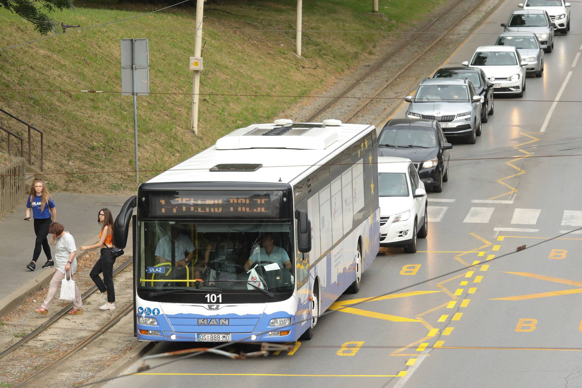 U Osijeku obustavljen sav tramvajski promet, građane prevoze isključivo autobusi