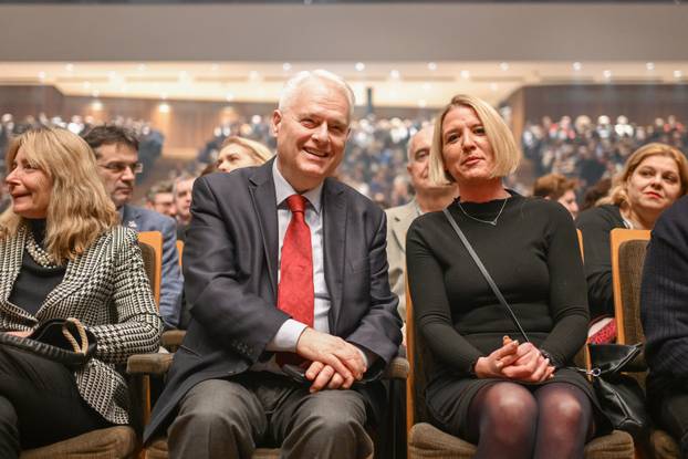 Zagreb: Iva Todorić i Ivo Josipović na koncertu Almire Medunjanin 