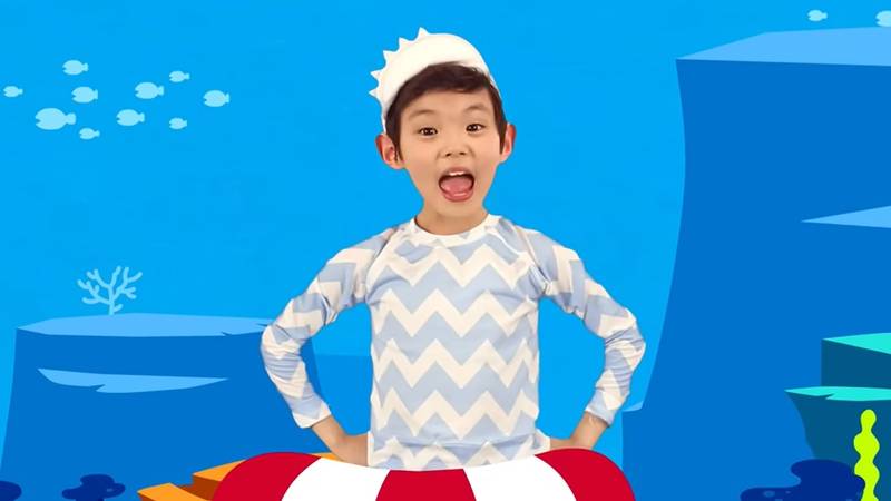 Sjećate se klinca iz 'Baby Shark' pjesme? Ima 17 i snima pjesme, pogledajte kako sad izgleda