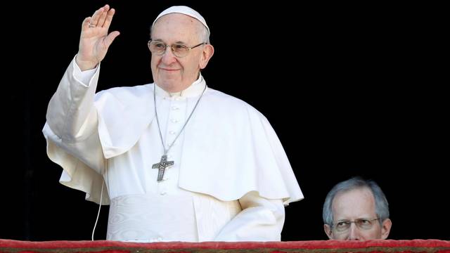 FILE PHOTO: Pope Francis waves as he arrives to deliver the "Urbi et Orbi" message from the main balcony of Saint Peter's Basilica at the Vatican