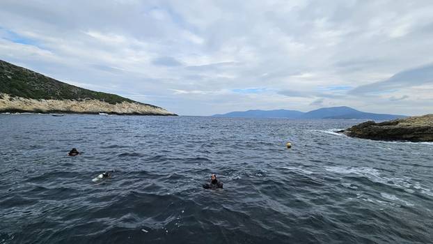 Ronioci i volonteri sudjelovali u eko akciji - čistili su podmorje kod Biševa