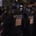 VIDEO U Berlinu ozlijeđena 64 policajca, prosvjednici napadali i novinare: 'Ovo je vjerski rat'