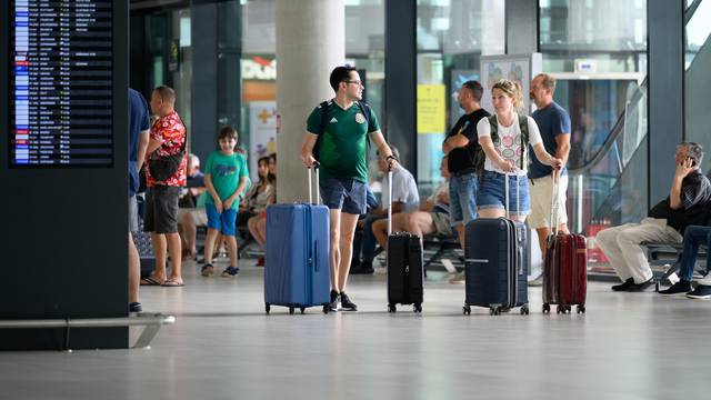 Putnici u Međunarodnoj zračnoj luci dr. Franjo Tuđman