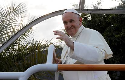 Papina kritika: Hrana postaje sredstvo osobnog uništenja