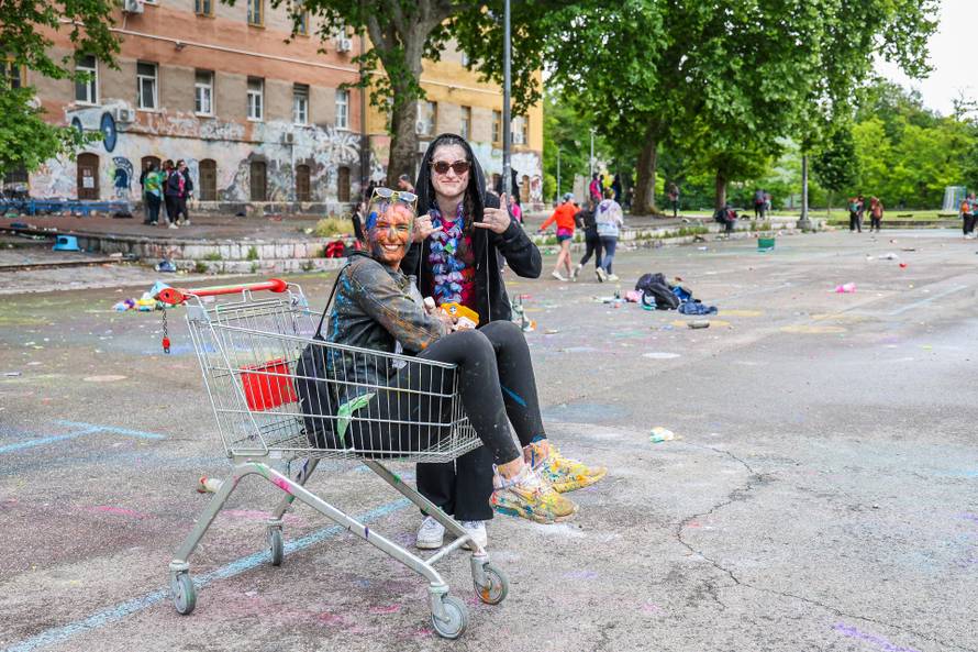 Pulski srednjoškolci slave kraj škole