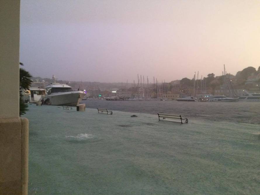 'Tuča joj je razbila glavu, jedva smo joj  zaustavili krvarenje...'