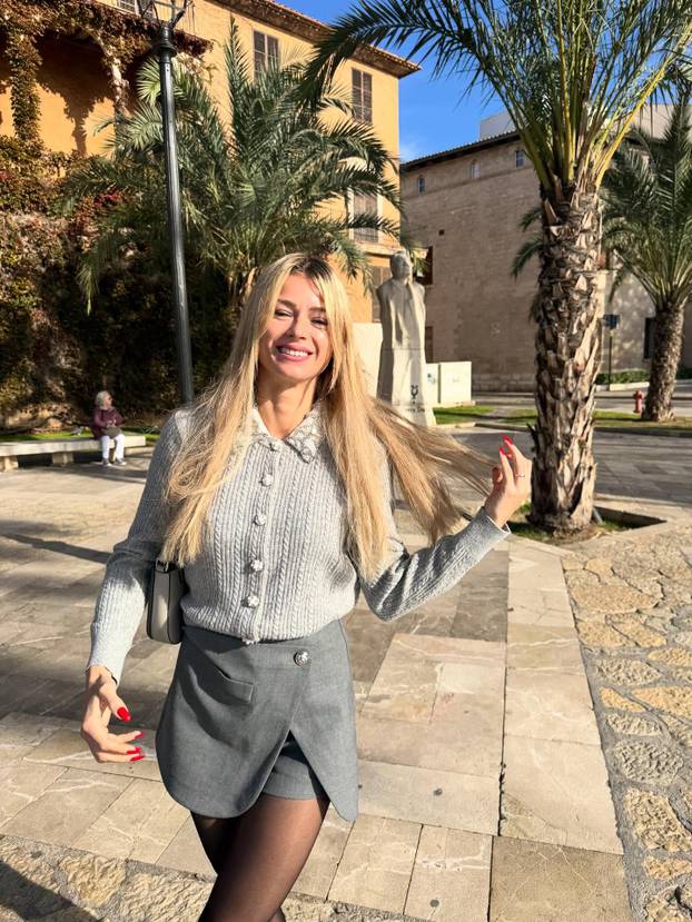 FOTO Nestala je s terena, otišla u reality pa postala model u tangicama. Sad se vraća tenisu