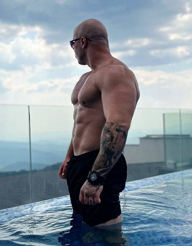 Ideš, kakva prsa imaju srpski fitness influenceri! Od njihovih 'fotki' ženama zastaje dah...