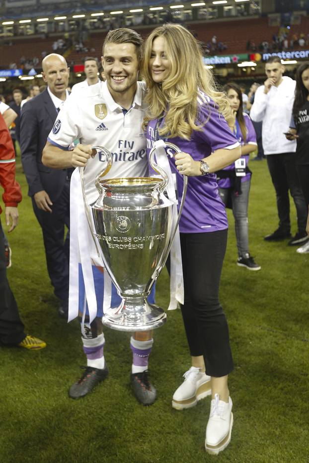 *CELEBRACIONES  DE LOS JUGADORES DEL REAL MADRID CON FAMILIARES