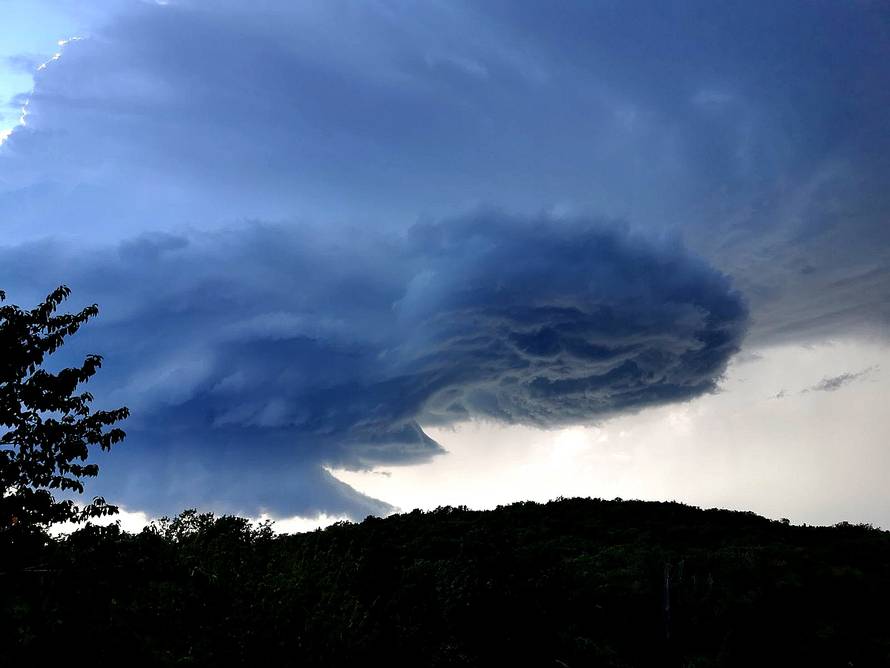 Veliko nevrijeme u središnjoj Istri: 'Ljudi, evo ga tornado'