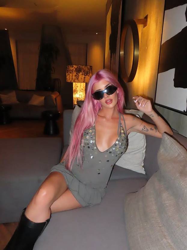 FOTO Od slavnih roditelja do vruće zvijezde Instagrama - ova influencerica ne zna za granice