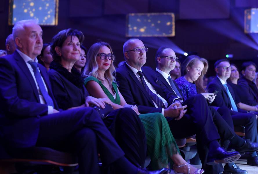 Zagreb: Božićni gala koncert Croatia osiguranja "Croatia povezana pjesmom" u KD Lisinski