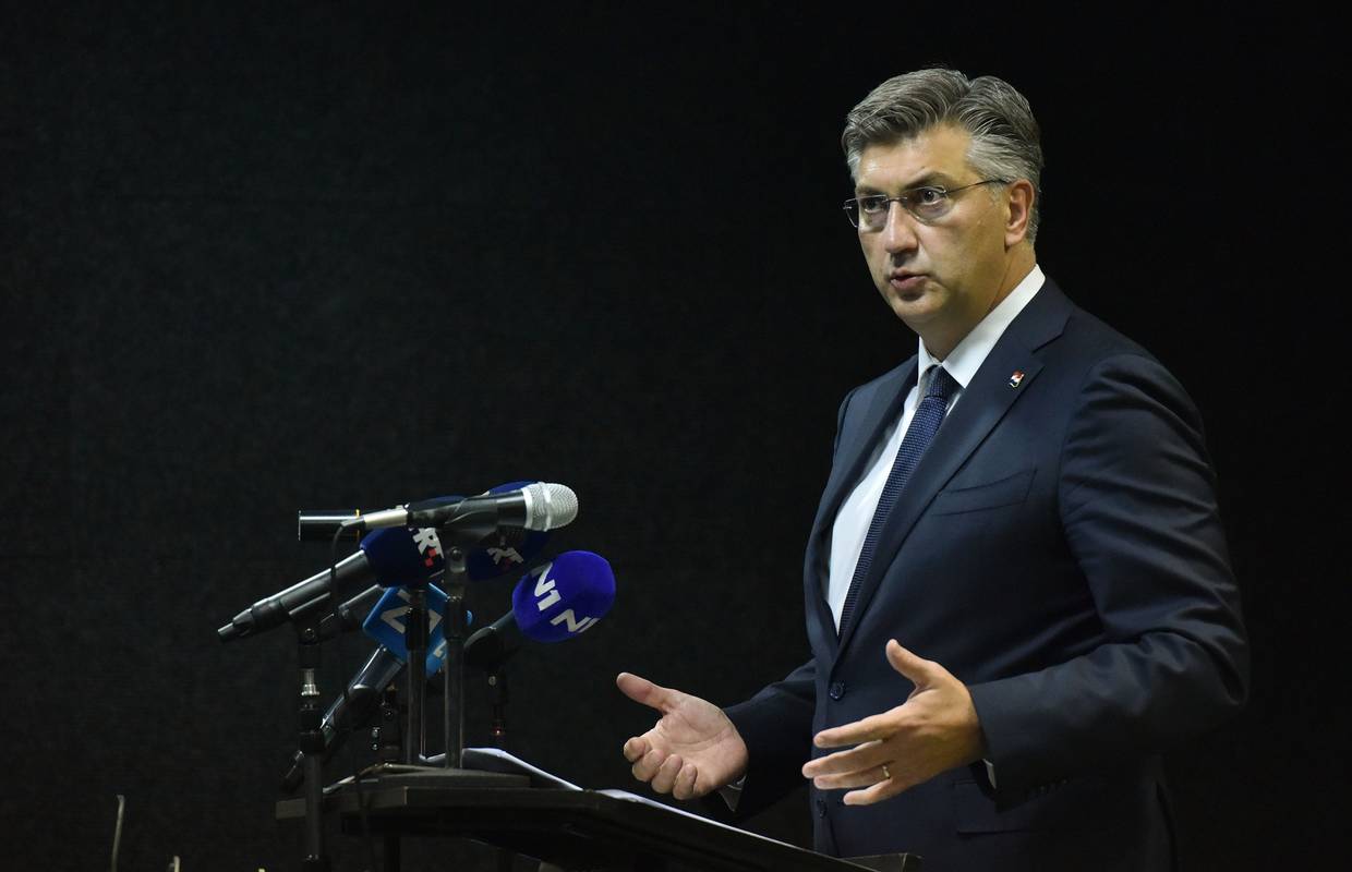 Plenković: Negiranje hrvatskog jezika u srpskom udžbeniku sramotno i nedopustivo