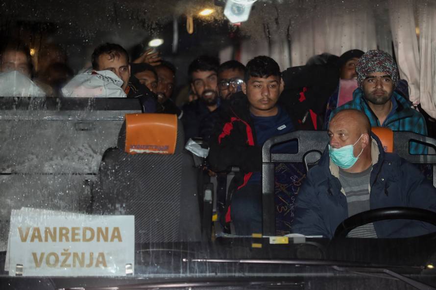 Migranti prebačeni iz Vučjaka, dio ipak smješten u Blažuj