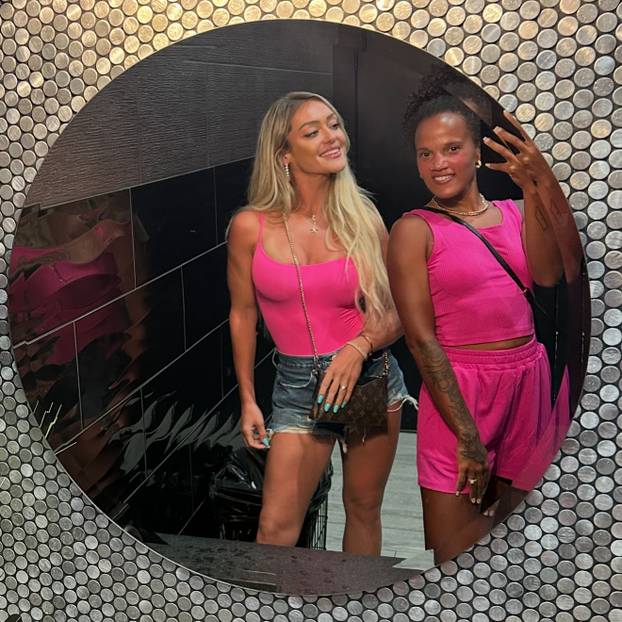 FOTO Da, imam dijete i poziram polugola. Pa neću valjda skrivati svoje isklesano tijelo?