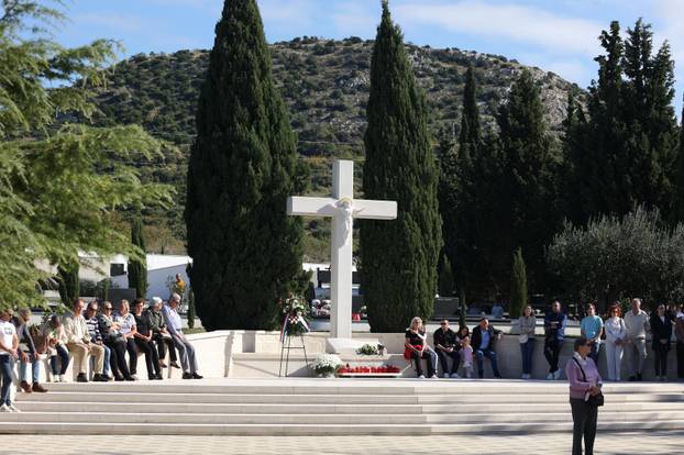 Šibenik: Na blagdan Svih svetih misno slavlje predvodio je mons. Tomislav Rogi?