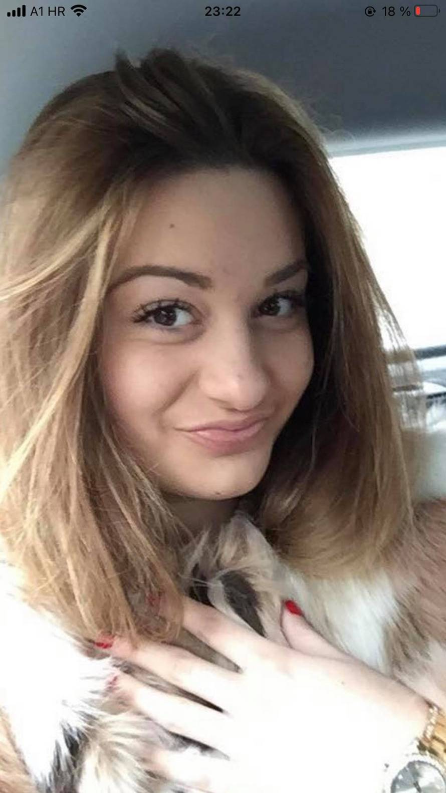 Kristina Mandarina se skrasila? Pokazala prsten, ali ne i dečka