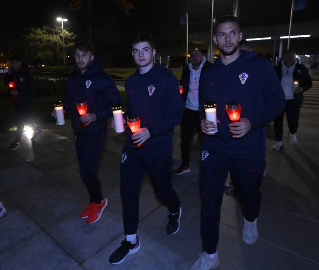 VIDEO Pogledajte kako 'vatreni' u centru Zagreba odaju počast žrtvama Domovinskog rata