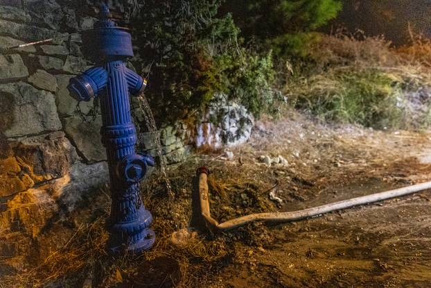 Solin Tjekom noći izbio požar u Ninčevićima nedaleko od Solina