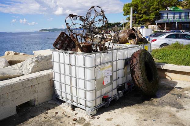 FOTO Pogledajte što su ronioci izvukli iz mora na eko akciji u Splitu: Sve je puno smeća...