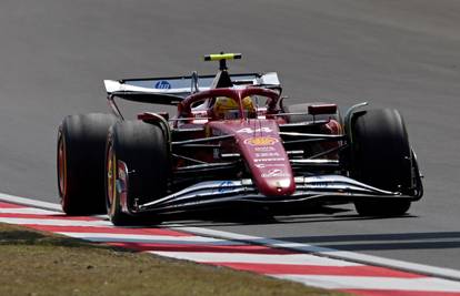 Ima neka tajna veza: Hamilton prvi put pobijedio u Ferrariju!
