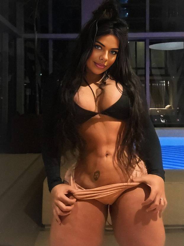 FOTO Gospođa Messi morala je reagirati zbog ovih fotki Miss Bum Bum: 'Valjda je ljubomora'