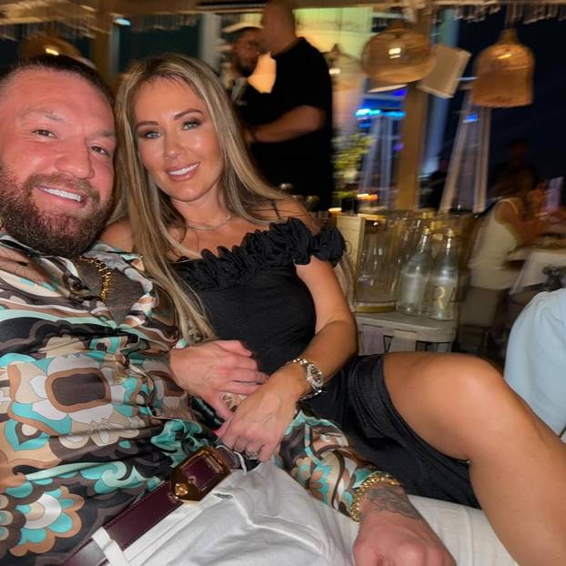 FOTO Dok je bio nitko, ona ga je uzdržavala. Sad silovatelj Conor McGregor vara ženu gdje stigne