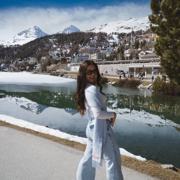 FOTO Bila je blizu trećem zlatu, njena priča je inspiracija za sve sportaše, a u haljinama - blista