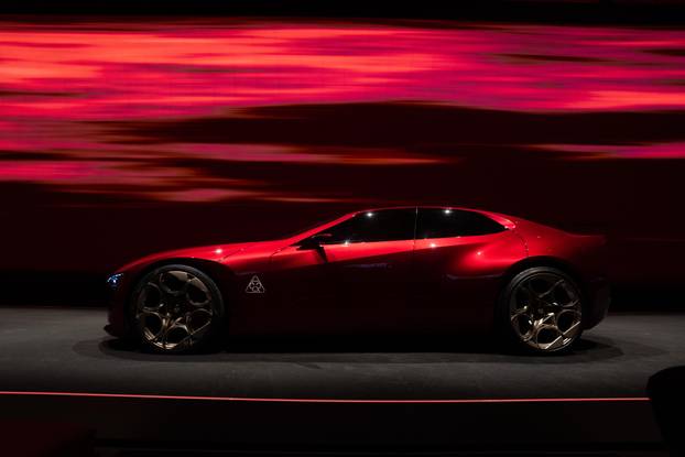 FOTO Alfa Romeo otkriva svoju budućnost: Cuorerosso izgleda sjajno i ima moćni V6 motor