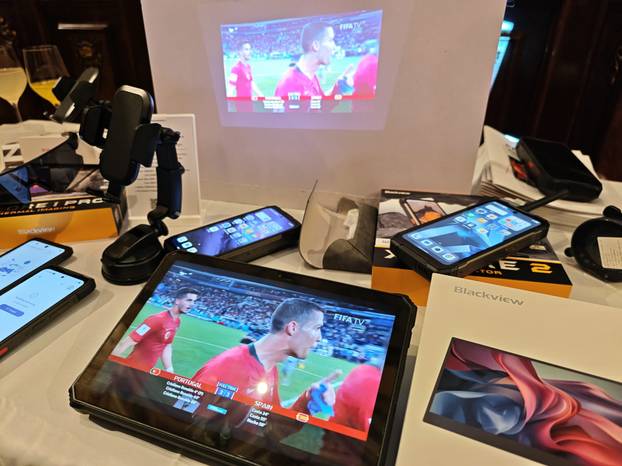 FOTO Robo-telefoni, futuristički gadgeti i mobiteli za ljubimce. Ovo su najluđi uređaji s MWC-a