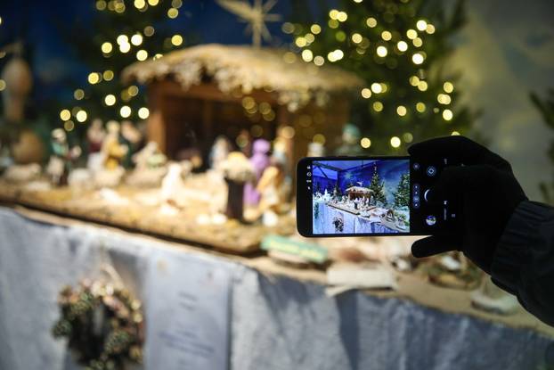 24sata Zagreb: Otvorenje izložbe jaslica Peggy Malbase