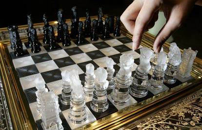 Rasprodan kristalni šah vrijedan 212.219 eura