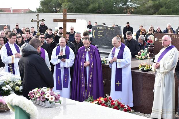 Zadar: Posljednji ispraćaj preminulog zadarskog pjevača Davida Ricova