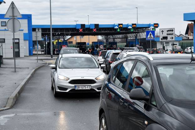 Slavonski Brod: Na graničnom prijelazu otvoren novi prometni trak za prometovanje pješaka