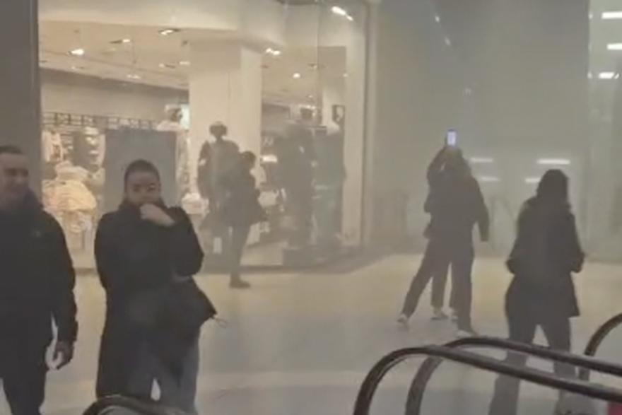 Po&zcaron;ar u Areni