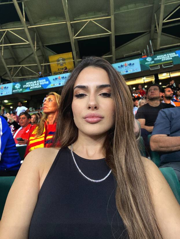 FOTO Bivši dinamovac rastao se s Hrvaticom, sad ljubi 12 godina mlađu Turkinju: 'Moja ljubav'