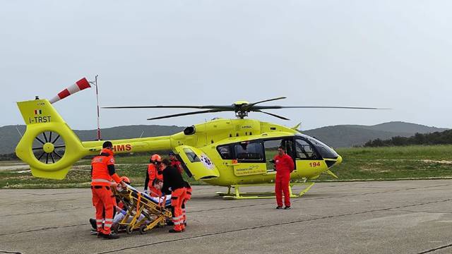 Prva intervencija helikopterske hitne medicine! Prijevoz mladog pacijenta s Lošinja u KBC Rijeka